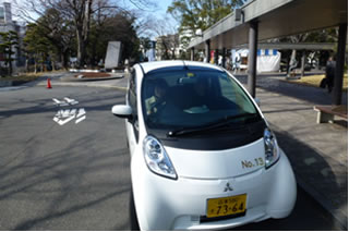 第3回ぬまづエコ活動コンテスト　電気自動車の試乗会の様子