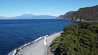 戸田御浜岬灯台と富士山