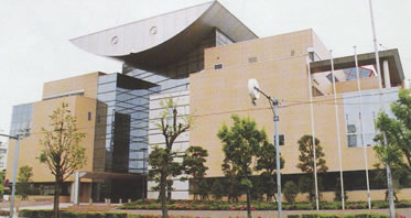 平成5年（1993年）に完成した沼津市立図書館