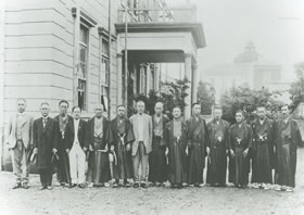 沼津最後の町会議員が整列した写真。詳細は以下