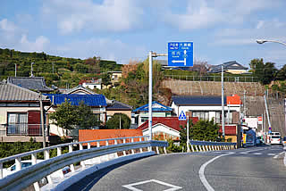 県道17号にある道路標識（戸田港・大瀬崎、河内方面への案内）
