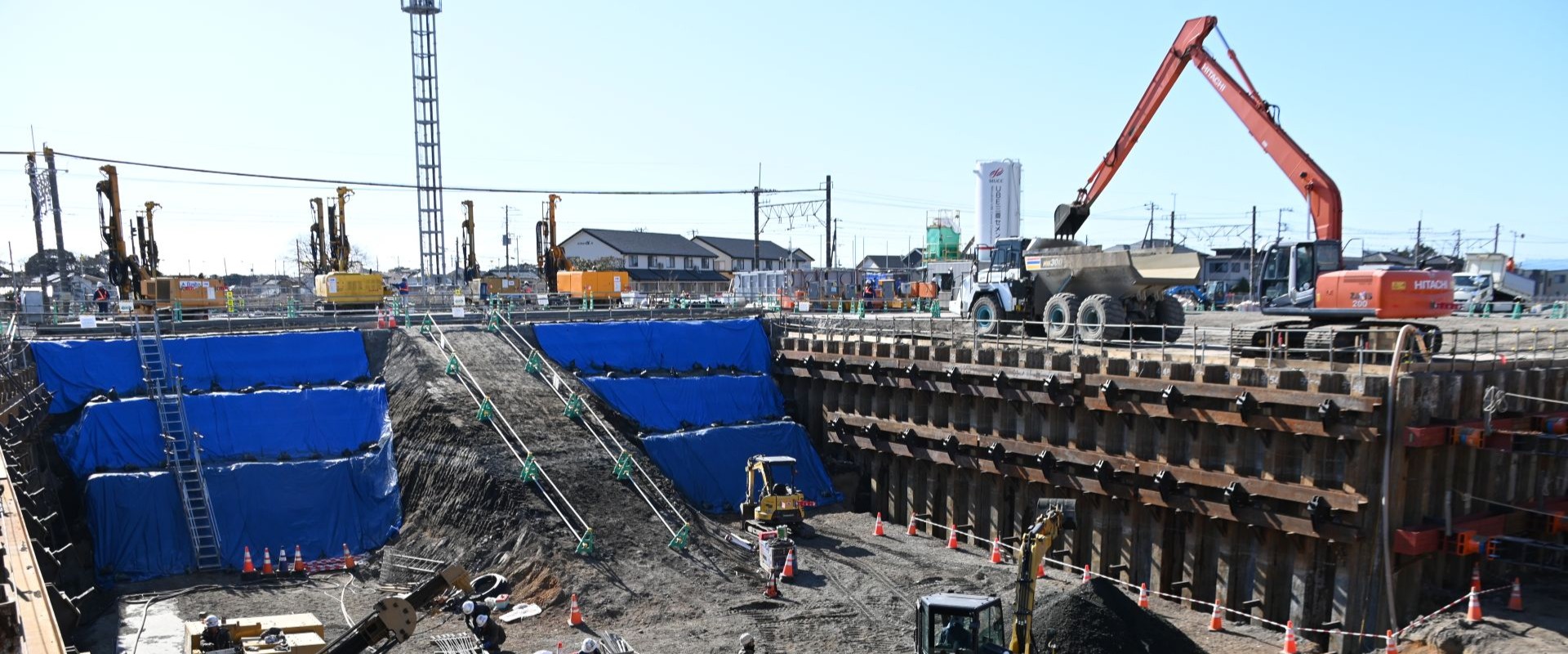 富士山と駿河湾に抱かれた沼津に、鉄道車両が集う。