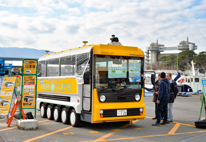 自動運転バス