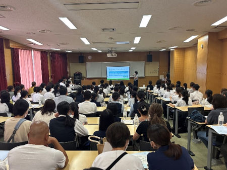 学校や入試に関する説明の様子
