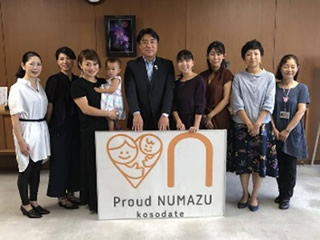 Proud NUMAZU kosodate　委員の集合写真