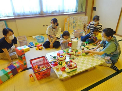 子育てサポートキャラバン「ぴよぴよ」の様子1