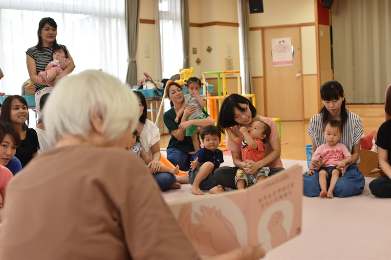 読み聞かせの様子