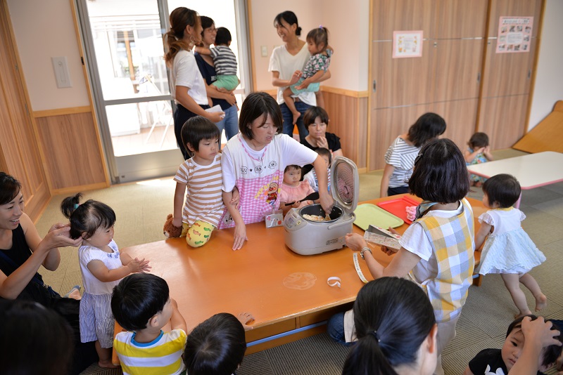 昼食の様子