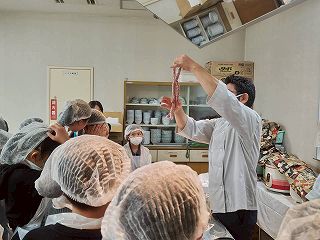 ソーセージづくりの様子