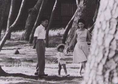 昭和37年8月 上皇・上皇后両陛下とご幼少時の今上天皇陛下