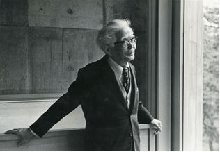 芹沢光治良 芹沢光治良記念館にて