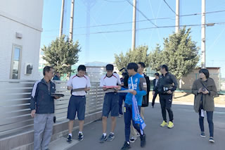 2019年11月、沼津特別支援学校愛鷹分校の生徒さんと選手によるフィールドワークの様子