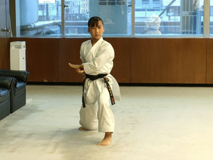 形の演舞を披露する齋藤美月（さいとうみづき）選手
