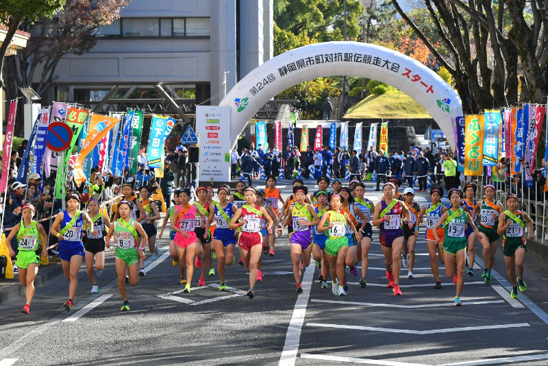 第24回大会スタート時　県庁本館前をスタートする選手