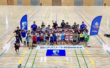 ラグビー教室に参加された子供たちとの集合写真