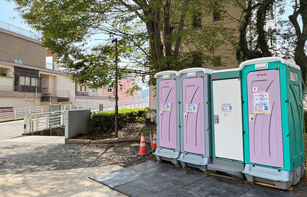 仮設トイレ