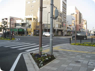 上本通り商店街の花壇