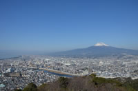 香貫山から市街地と富士山