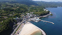 西浦平沢漁港と集落
