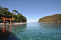 御浜岬の鳥居と海と富士山