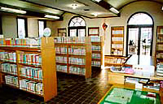 沼津市明治史料館　図書室