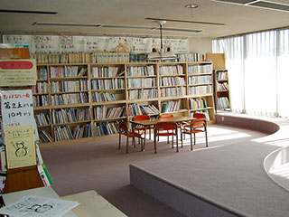 愛鷹地区センター　図書室