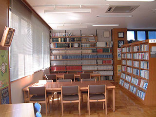 戸田図書館　閲覧室