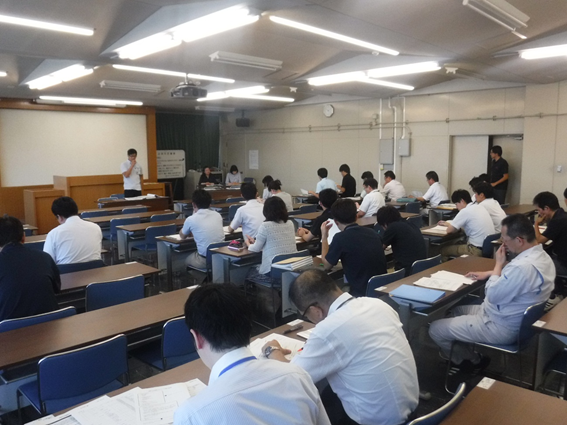 公共施設マネジメント計画に係る基本方針(案)等の説明会の様子