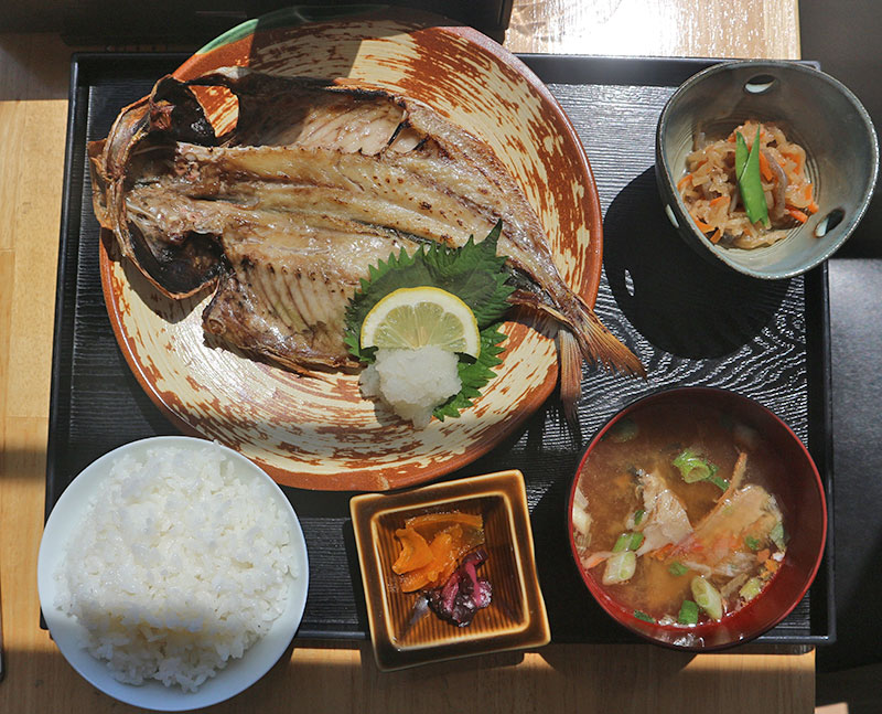 アジの干物定食の写真