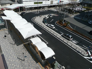 駅前広場バス降車場付近の画像