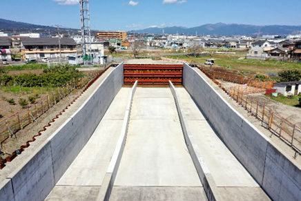 片浜西沢田線　東海道本線南側のアンダーパス入り口