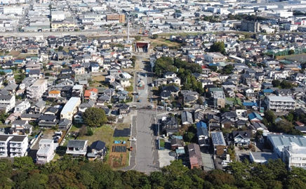 片浜西沢田線　海沿いから新車両基地にかけての遠景
