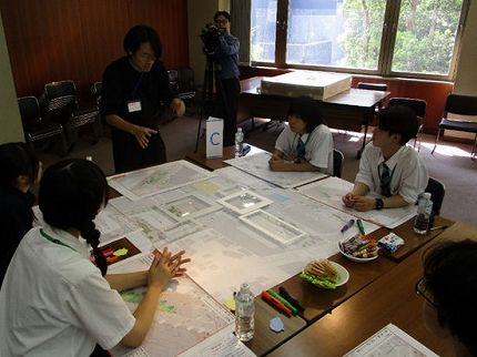 ワークショップ中の学生