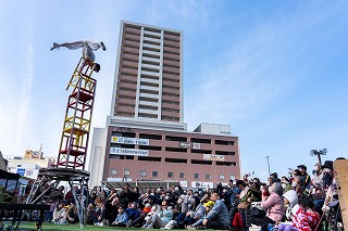 旧西武百貨店跡地でイベントの様子