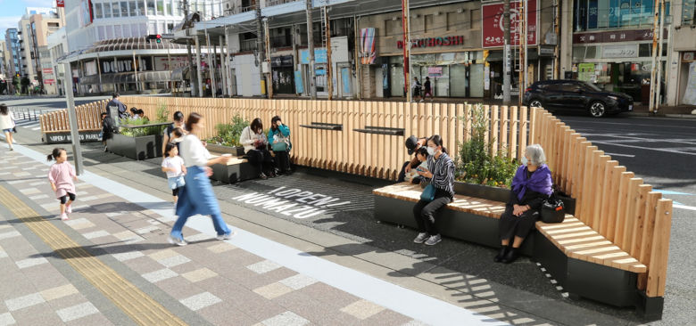 歩道側から見たパークレット