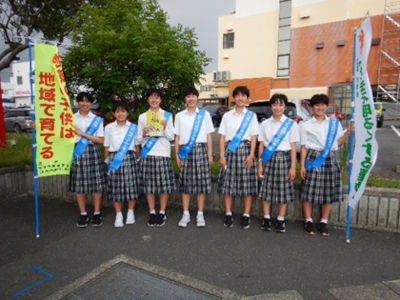 街頭キャンペーンの様子