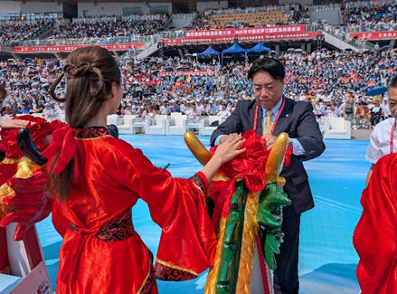 汨羅江国際龍舟祭開幕式に出席する市長